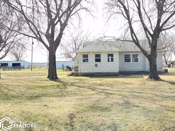 2388 Raven Avenue, Sheffield, IA 50475