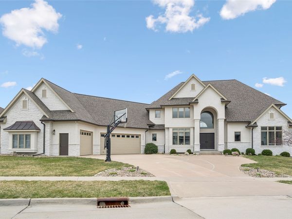 3805 144th Street, Urbandale, IA 50323