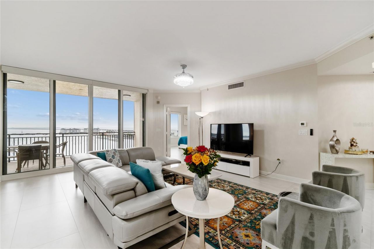 5823 Bowen Daniel Drive, Unit 1103, Tampa, FL 33616 Photo