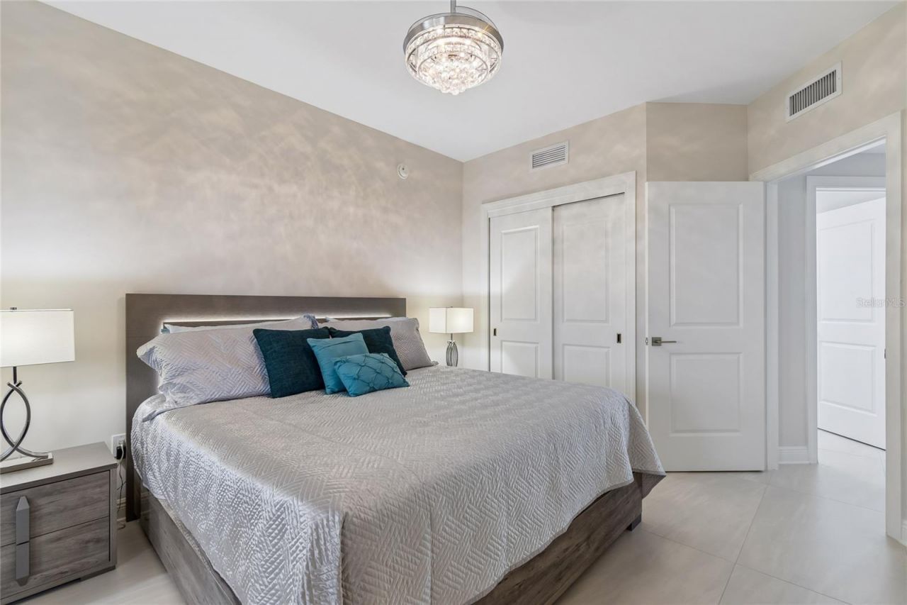 5823 Bowen Daniel Drive, Unit 1103, Tampa, FL 33616 Photo