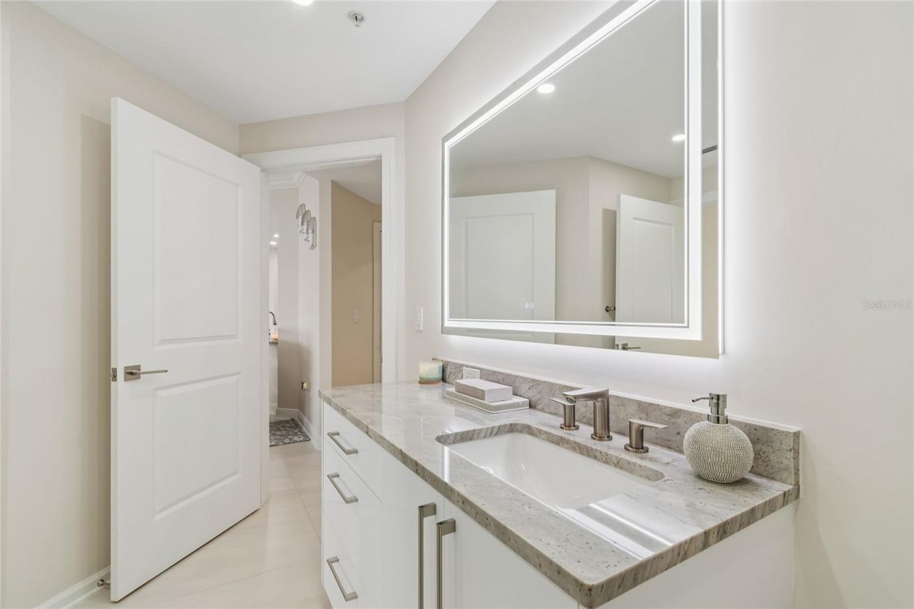 5823 Bowen Daniel Drive, Unit 1103, Tampa, FL 33616 Photo