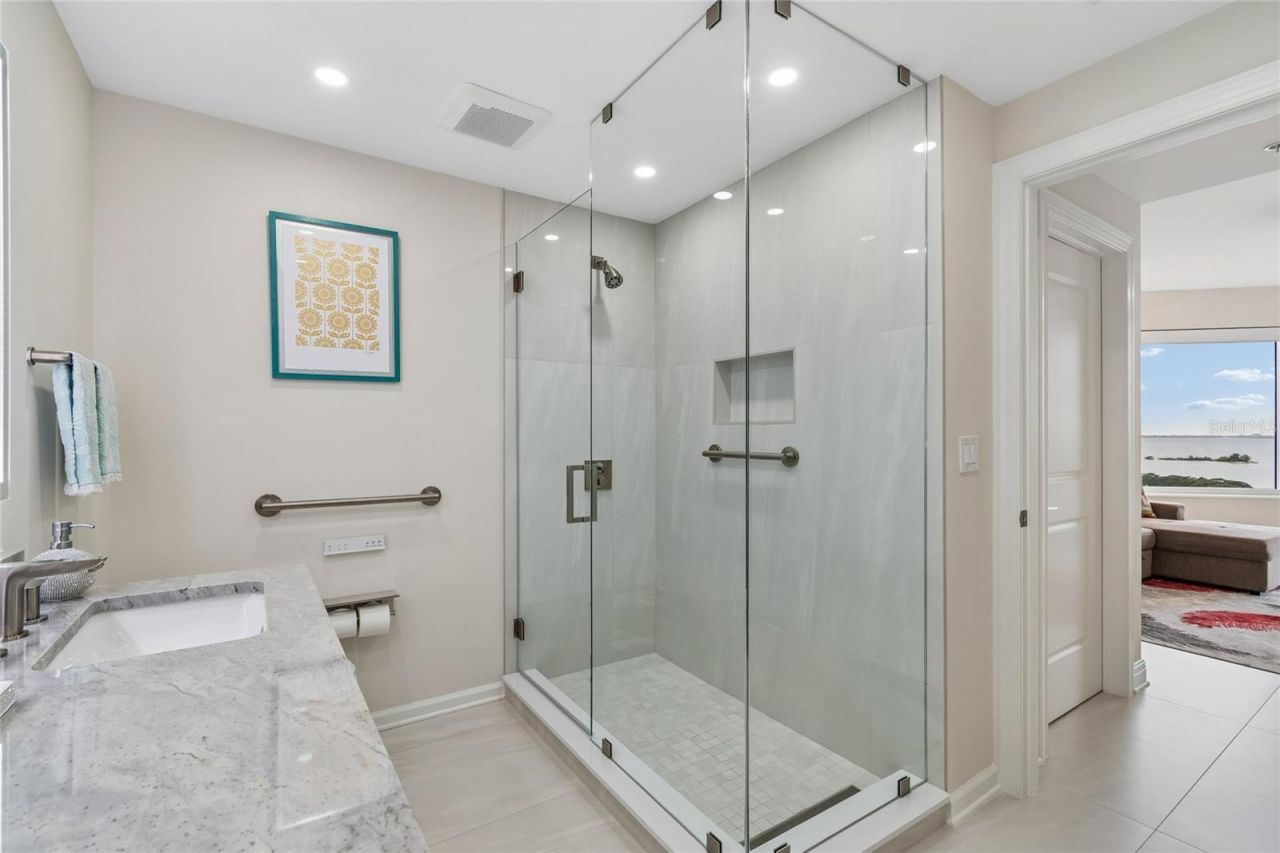 5823 Bowen Daniel Drive, Unit 1103, Tampa, FL 33616 Photo