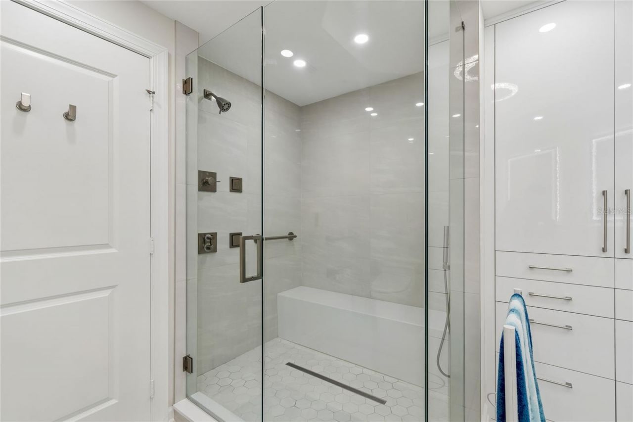 5823 Bowen Daniel Drive, Unit 1103, Tampa, FL 33616 Photo