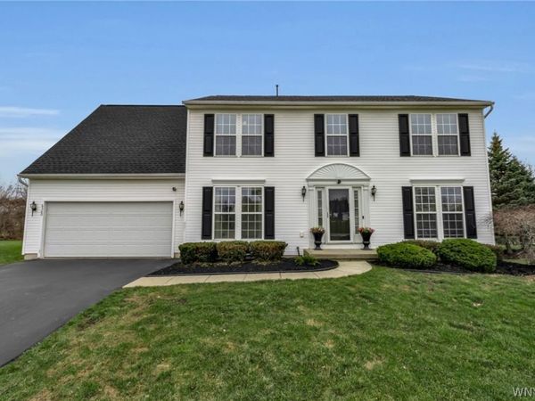 6360 Green Valley Lane, Lockport, NY 14094