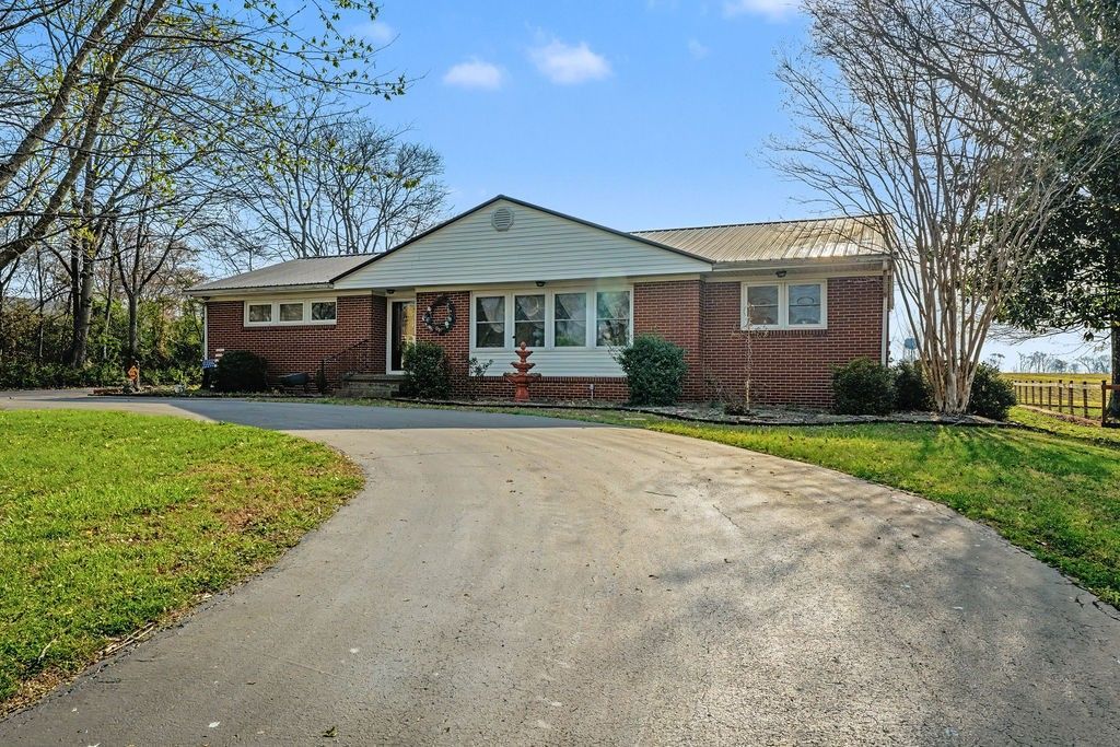 615 S Main St, Elkton, KY 42220 Main Photo