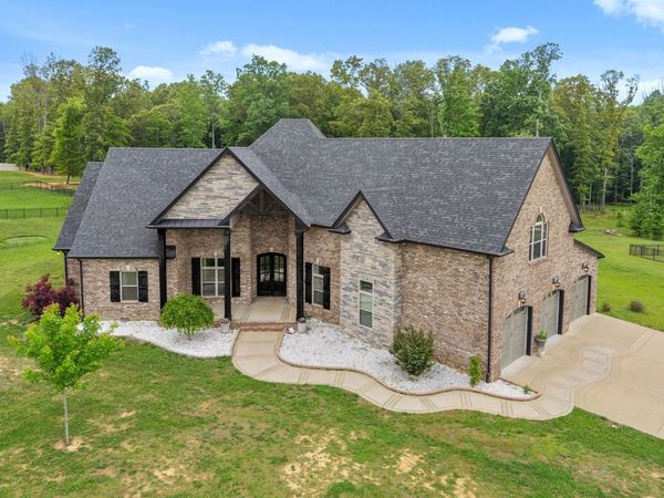 1161 Reda Dr, Clarksville, TN 37042