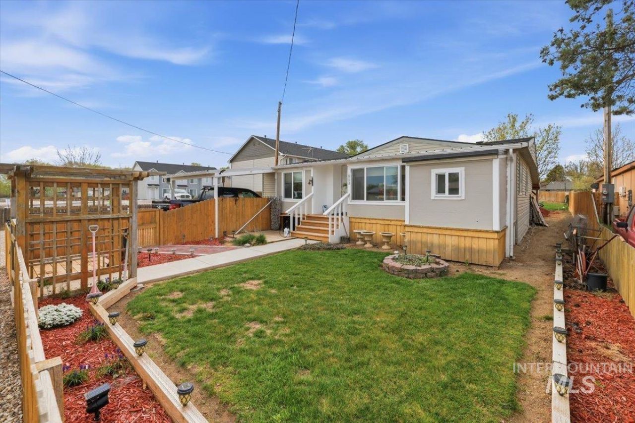 1003 E Iowa Ave, Nampa, ID 83686 Main Photo