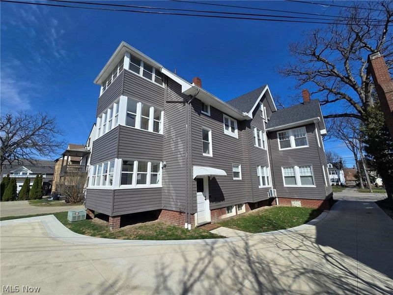 13839 Clifton Boulevard, Unit 2, Lakewood, OH 44107 Photo 2