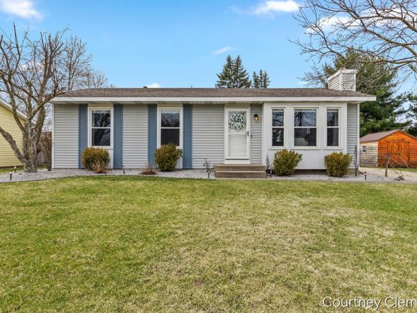 3551 Auburn Avenue NE, Grand Rapids, MI 49525