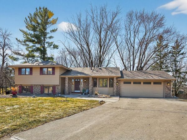12806 Country View Lane, Burnsville, MN 55337