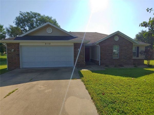 2112 Ford Street , Pea Ridge, AR 72751