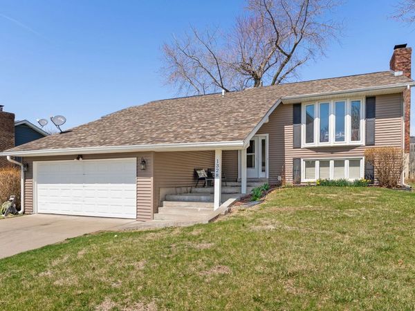 1328 W 47th Court , Davenport, IA 52806
