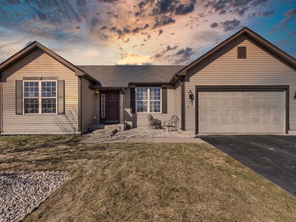 302 Cress Creek Trail, Poplar Grove, IL 61065