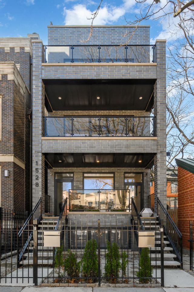 1528 N Elk Grove Avenue, Unit 1, Chicago, IL 60622 Main Photo