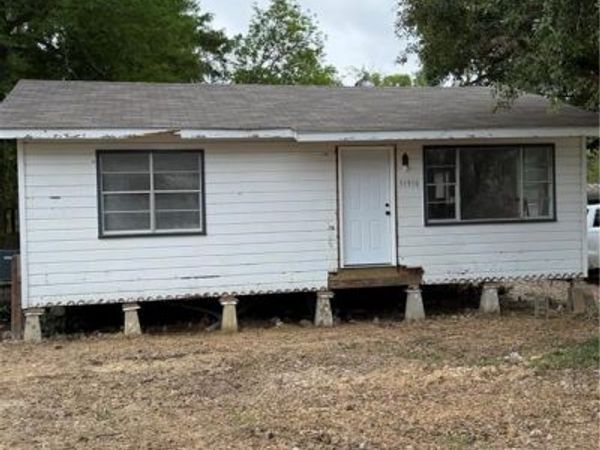 31950 TETANNE Drive, Springfield, LA 70462