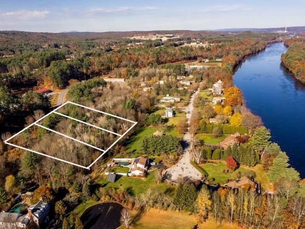 269 West River Road, Hooksett, NH 03106