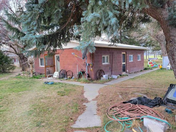 377 S Davis Rd, Hammett, ID 83627