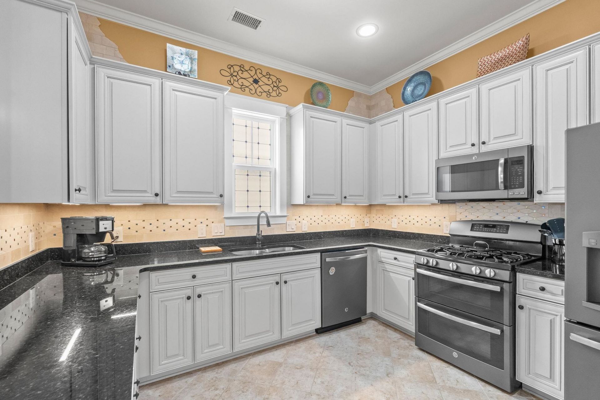 774 Johnson Ave.  Photo 18