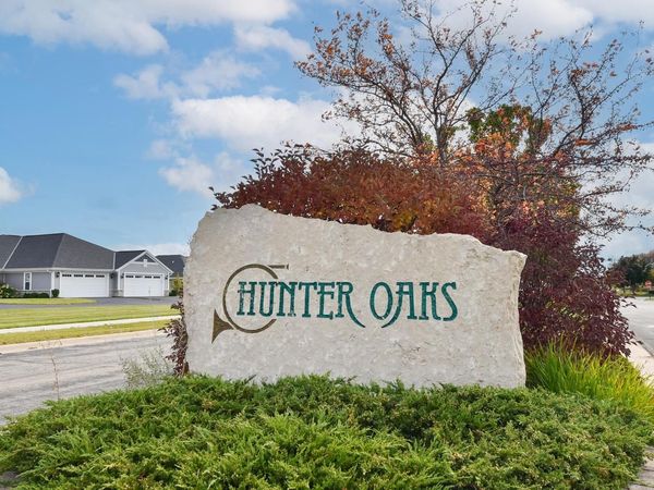 617 Hunter Oaks BOULEVARD, Unit B, Watertown, WI 53094