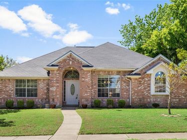 10609 Pineview Lane, Frisco, TX 75035