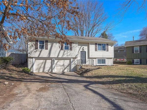 1704 S Taylor Circle, Olathe, KS 66062