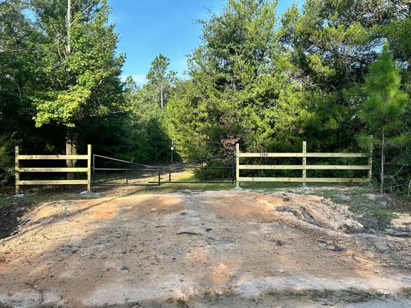 1398 St Marys Road, Caryville, FL 32427