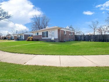 11808 McKinley Drive, Warren, MI 48089