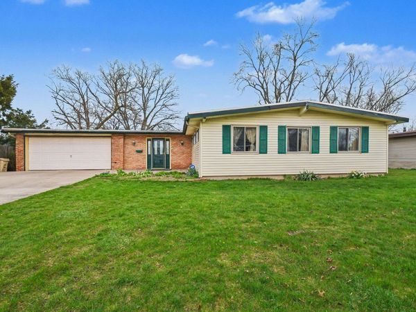 826 Whitehall Drive, South Bend, IN 46615