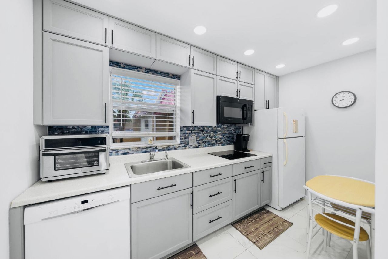 129 Lake Carol Drive, Unit 129, West Palm Beach, FL 33411 Photo