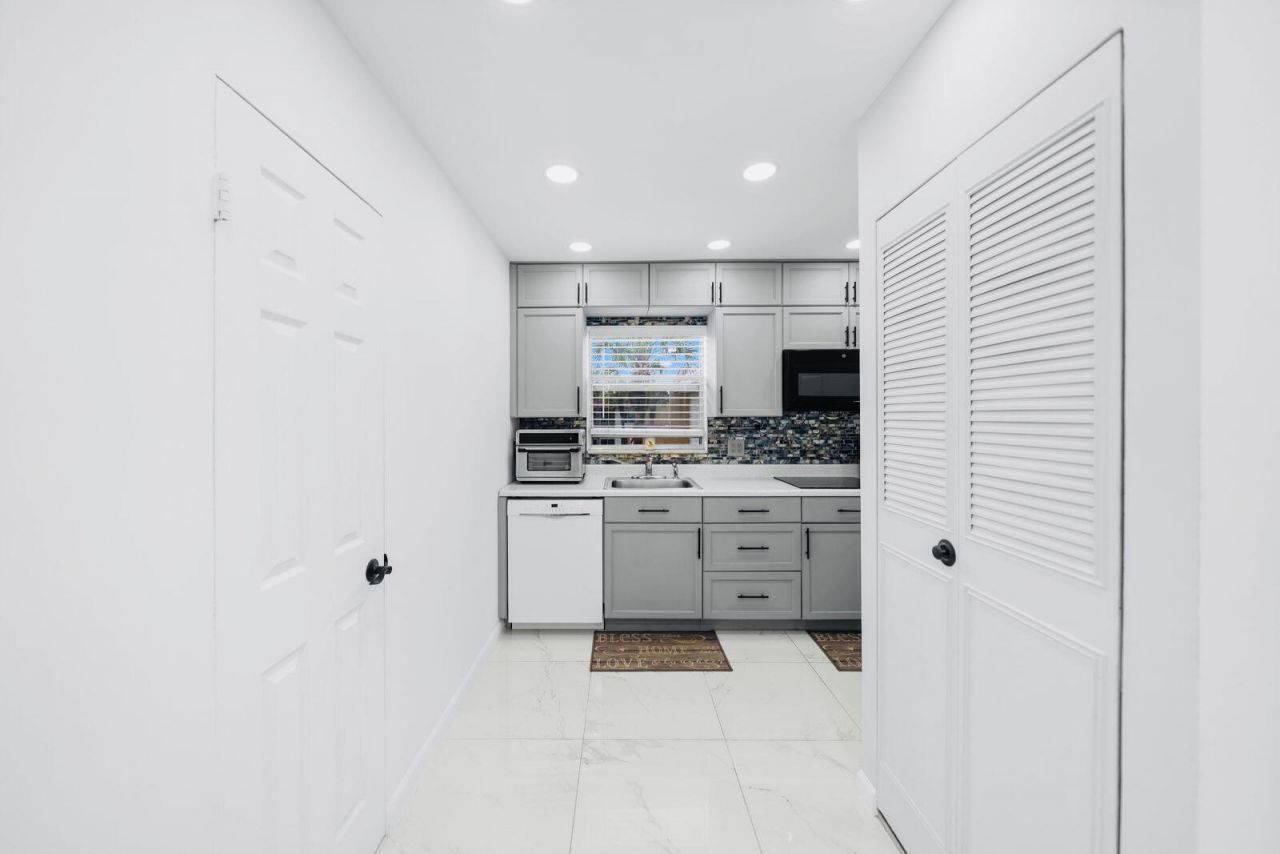 129 Lake Carol Drive, Unit 129, West Palm Beach, FL 33411 Photo