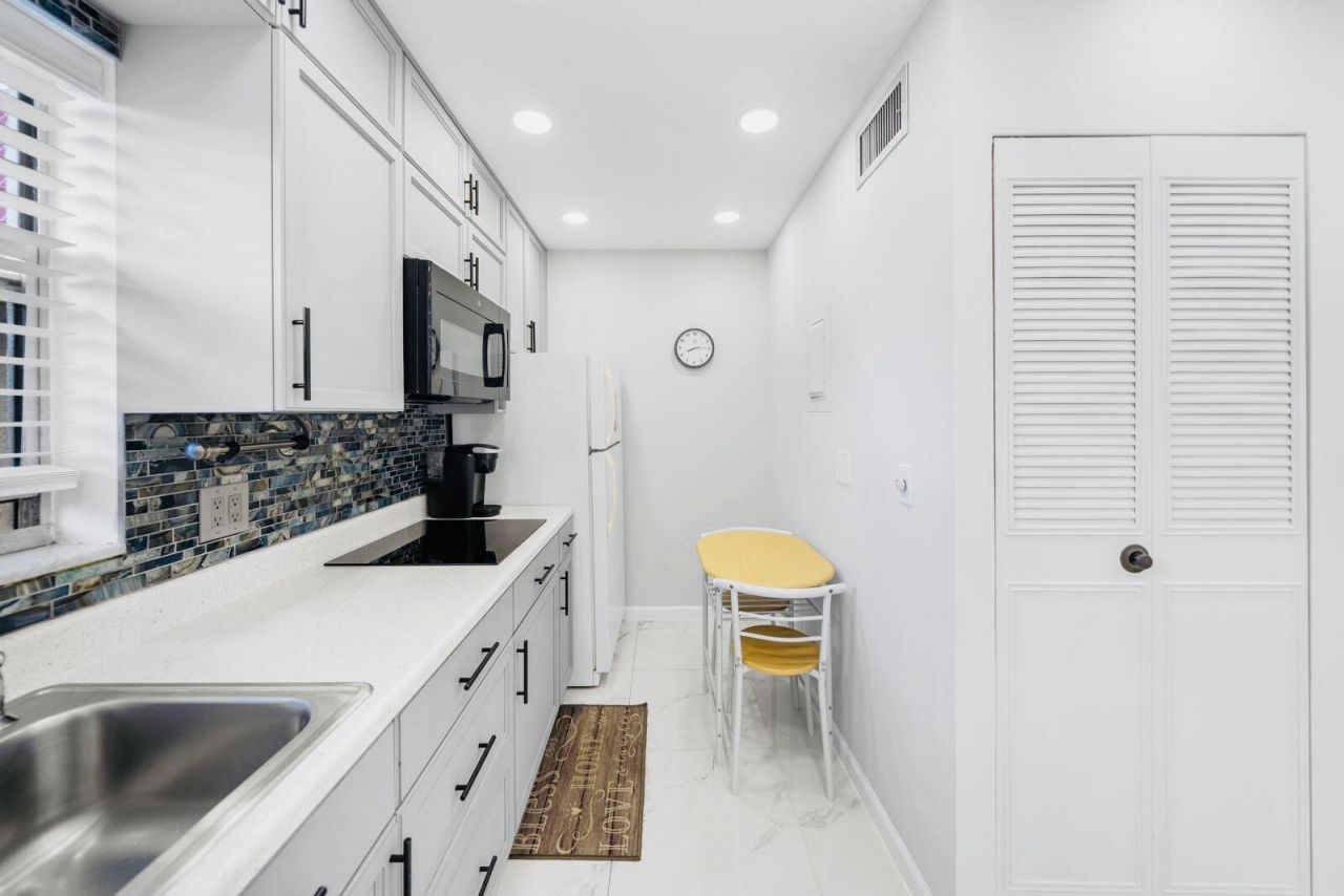 129 Lake Carol Drive, Unit 129, West Palm Beach, FL 33411 Photo