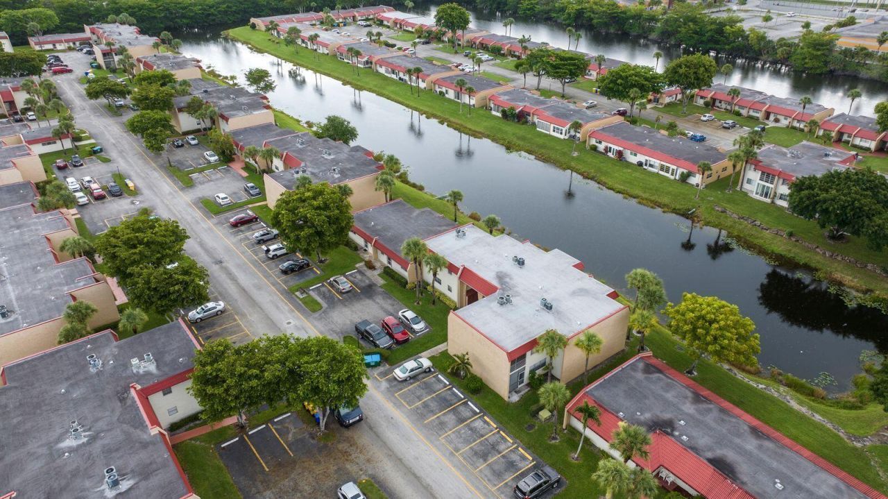 129 Lake Carol Drive, Unit 129, West Palm Beach, FL 33411 Photo