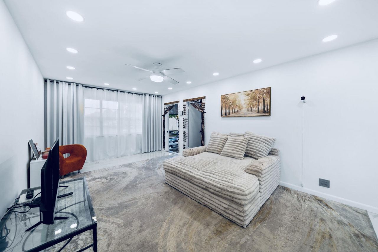 129 Lake Carol Drive, Unit 129, West Palm Beach, FL 33411 Photo