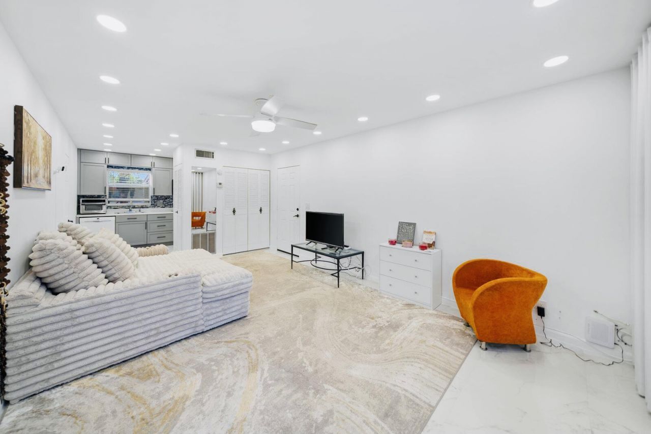 129 Lake Carol Drive, Unit 129, West Palm Beach, FL 33411 Photo