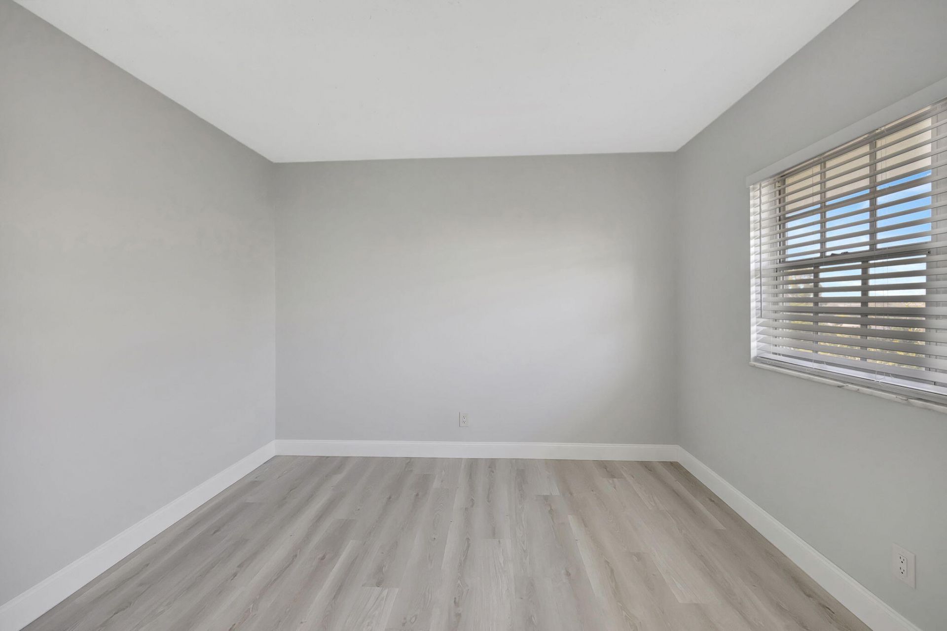 1407 NE 56th Street, Unit 408, Fort Lauderdale, FL 33334 Photo