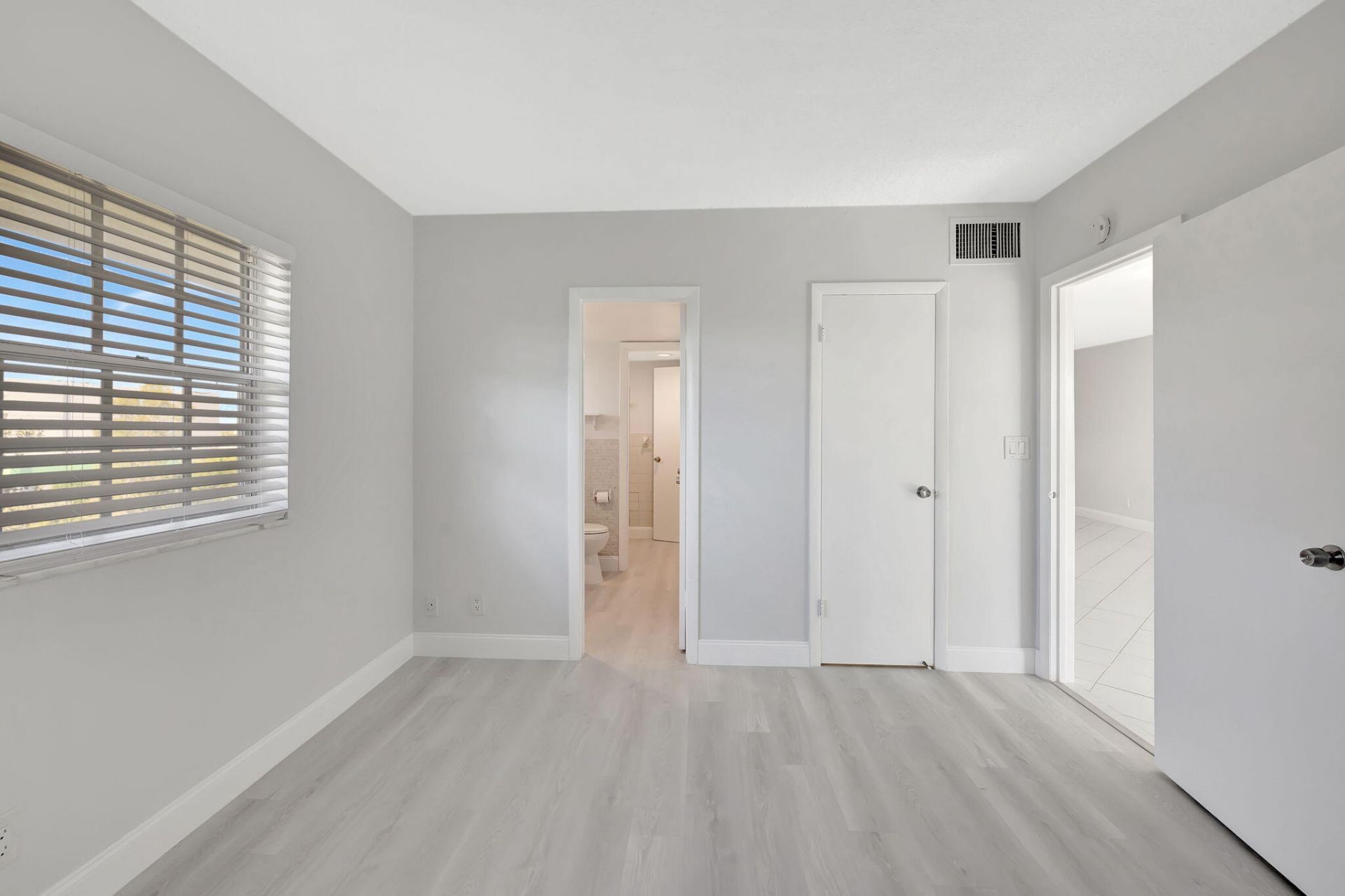 1407 NE 56th Street, Unit 408, Fort Lauderdale, FL 33334 Photo