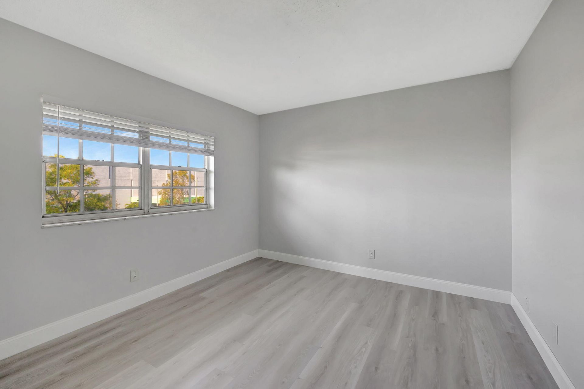 1407 NE 56th Street, Unit 408, Fort Lauderdale, FL 33334 Photo