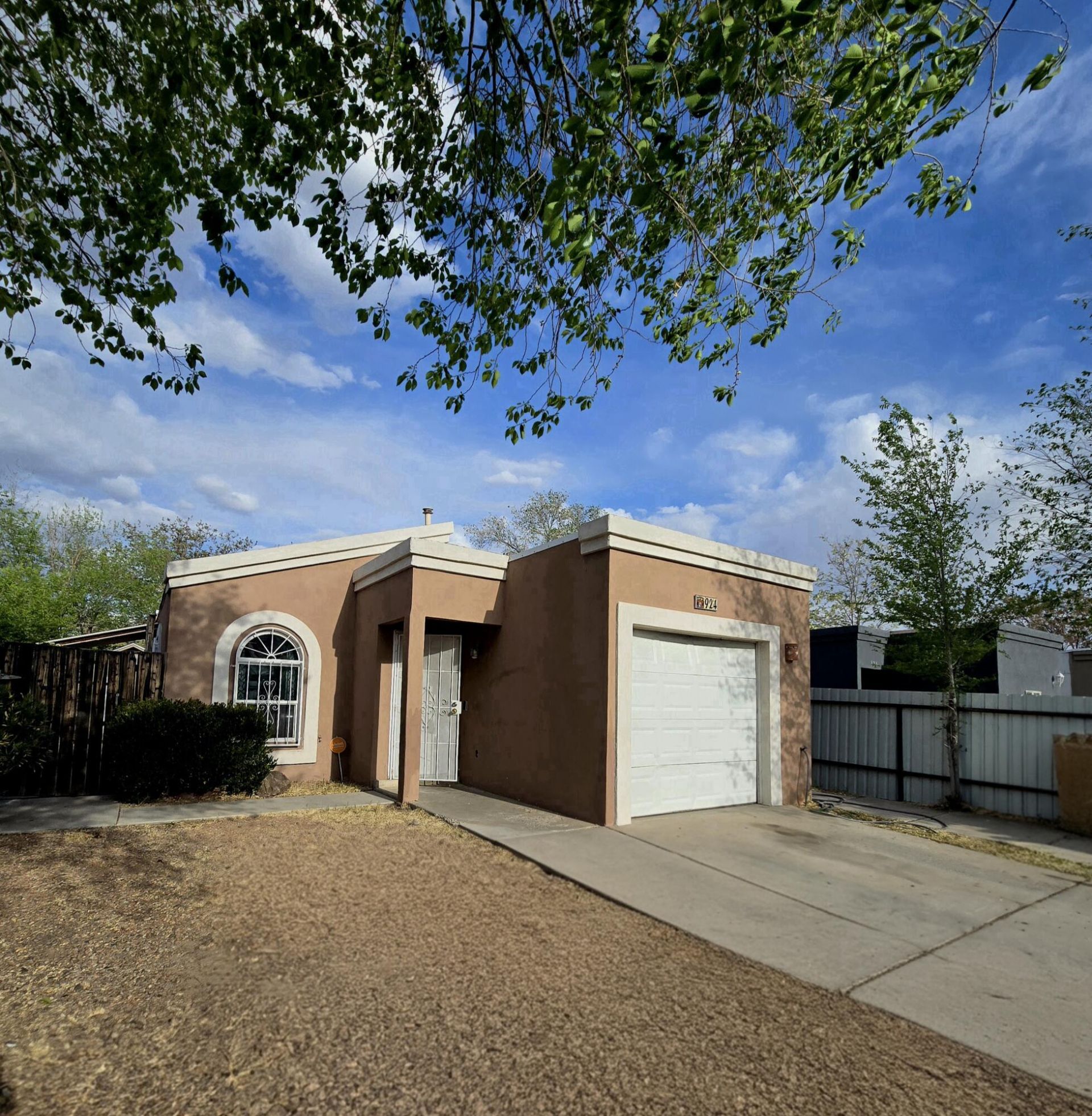 924 W Sky Street Sw, Albuquerque, NM 87121 Main Photo