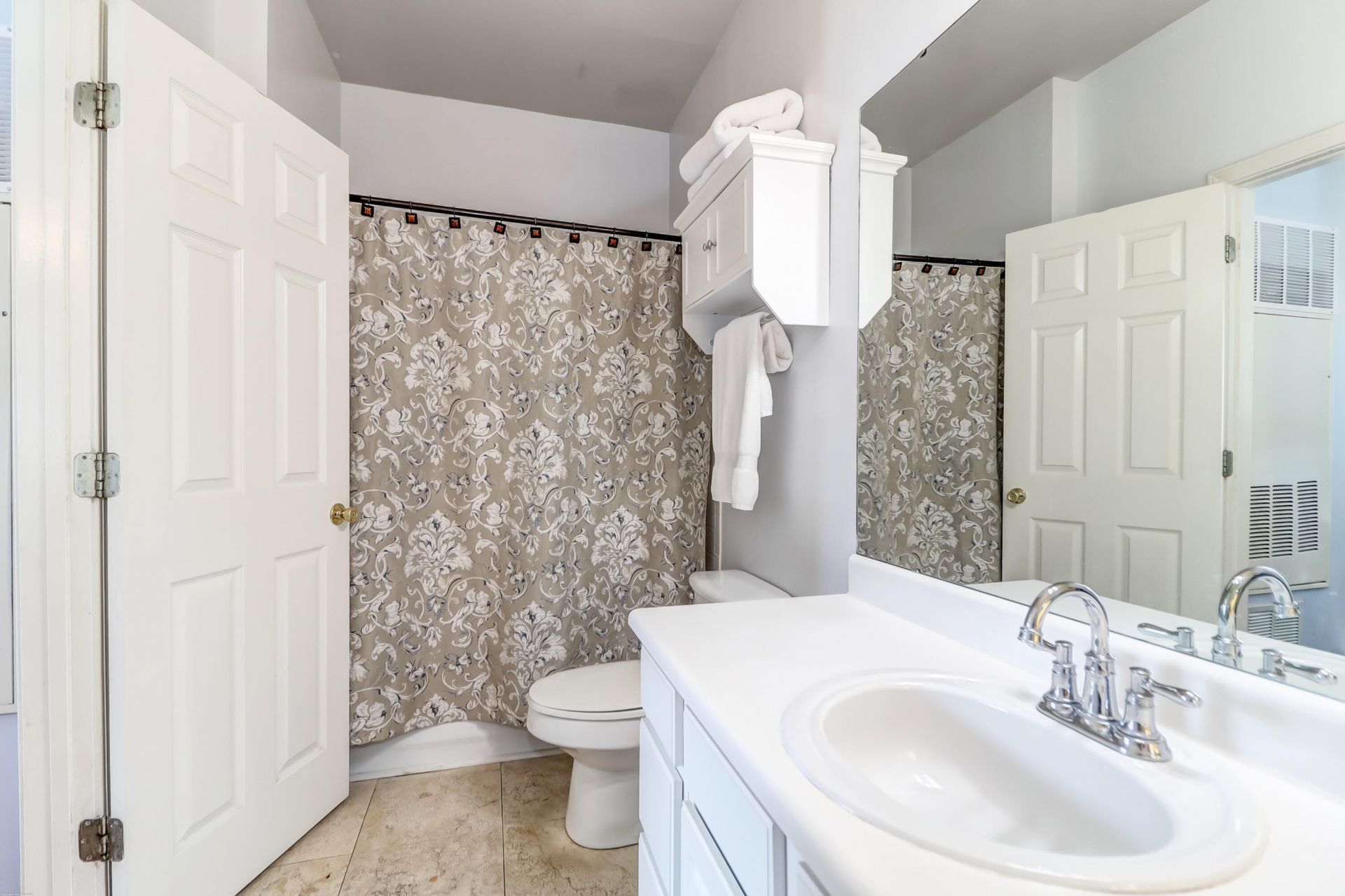 1600 Long Grove Drive Photo 10