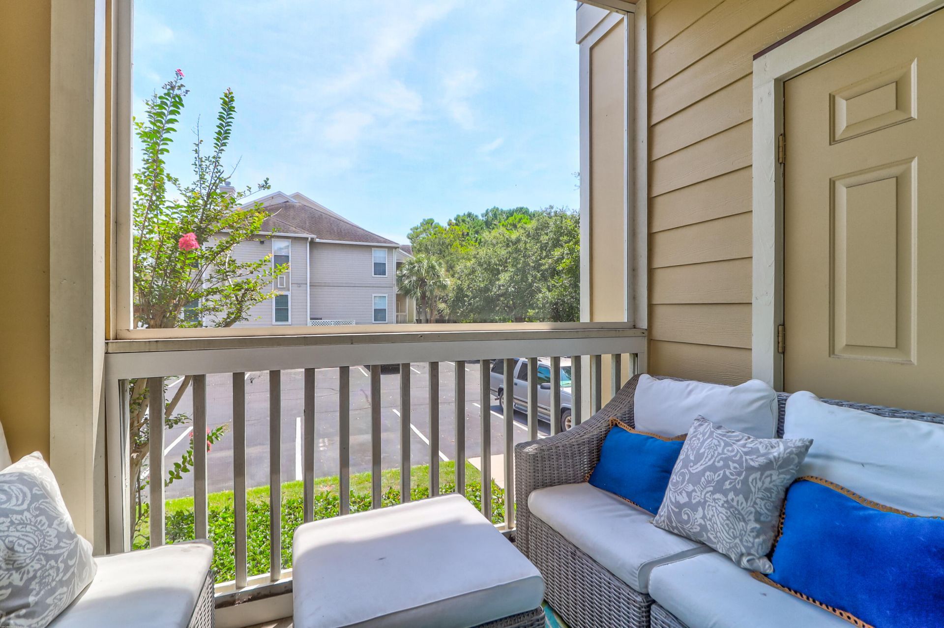 1600 Long Grove Drive Photo 11