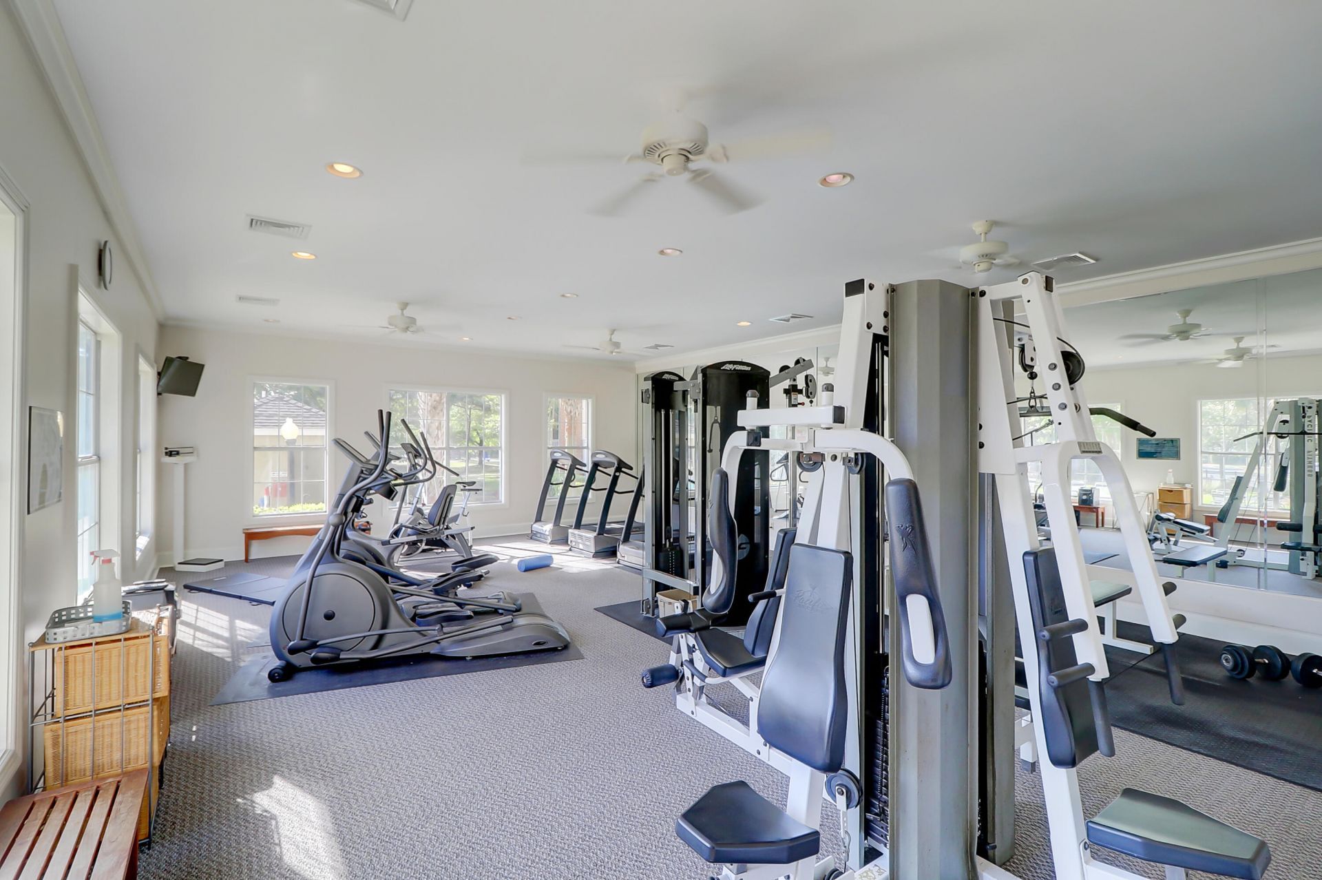 1600 Long Grove Drive Photo 15