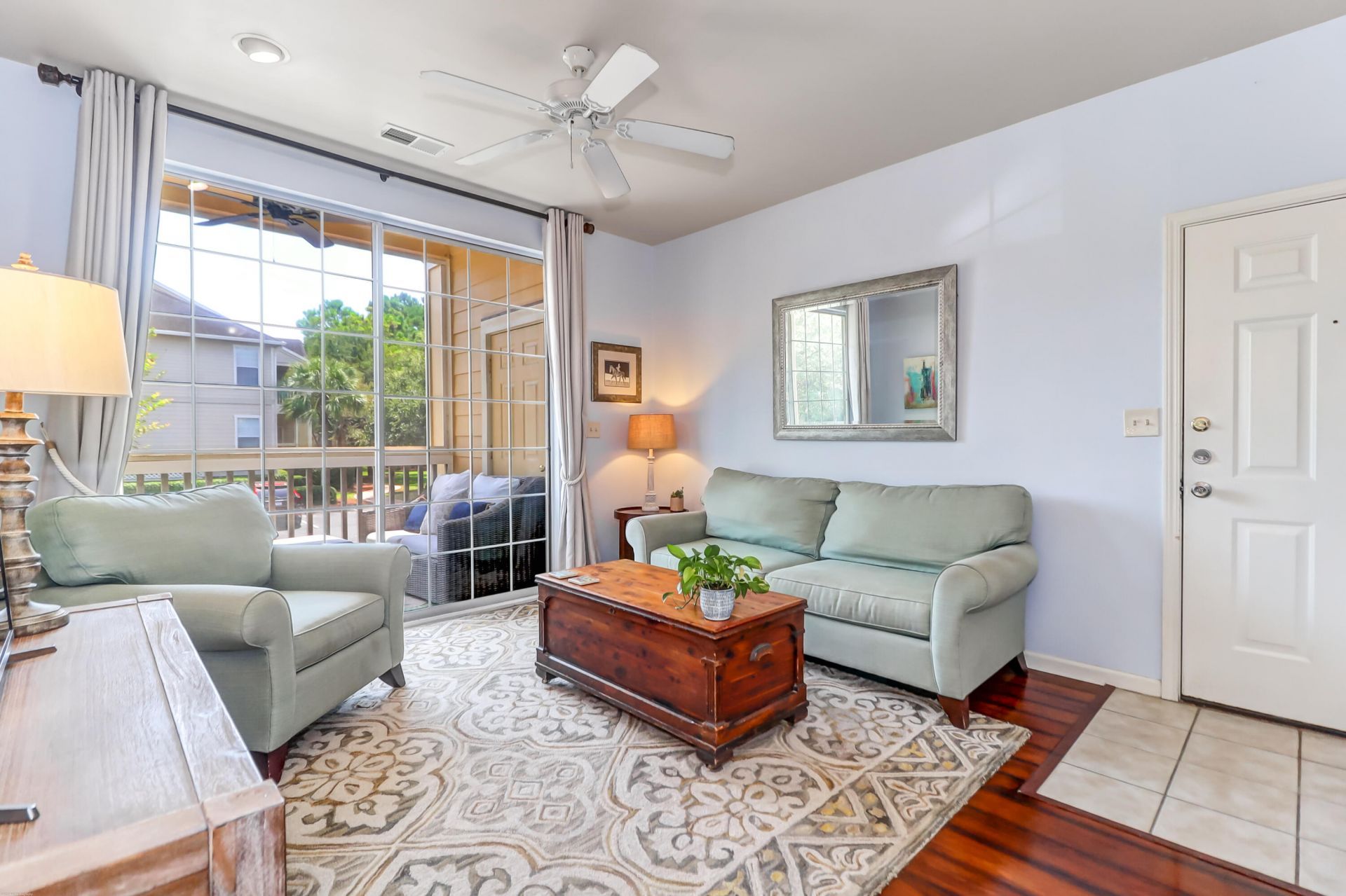 1600 Long Grove Drive Photo 6