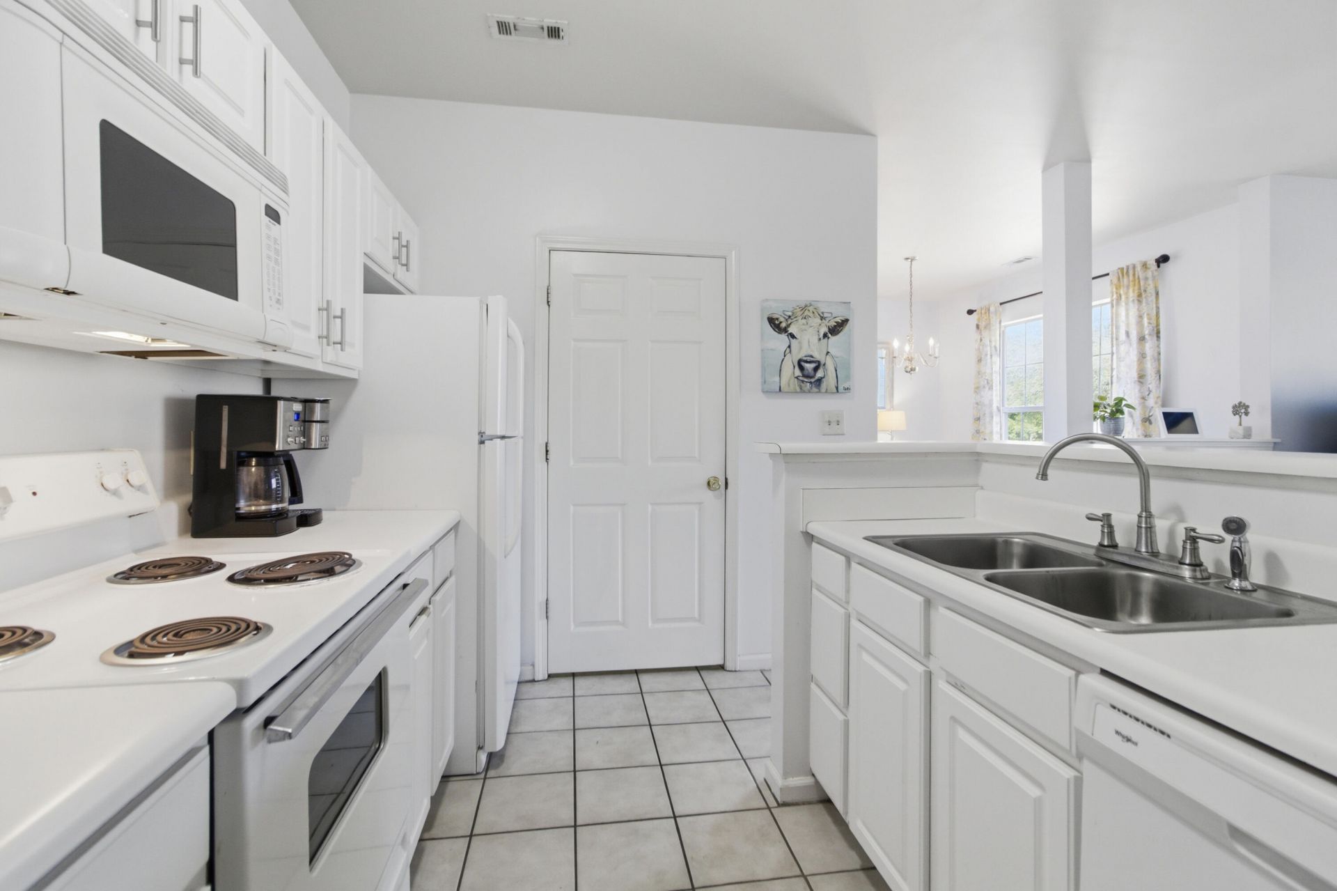 1600 Long Grove Drive Photo 6