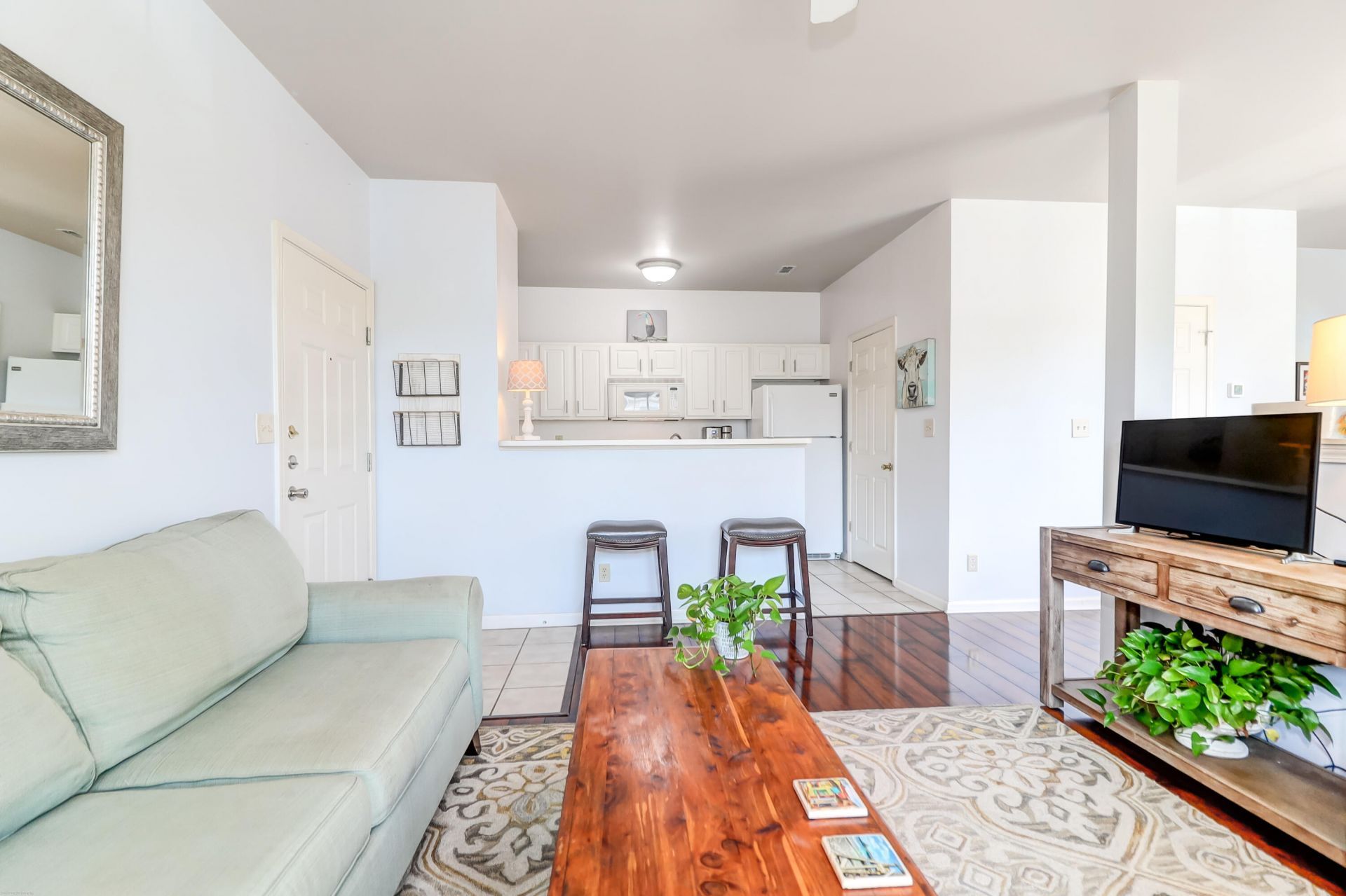 1600 Long Grove Drive Photo 7