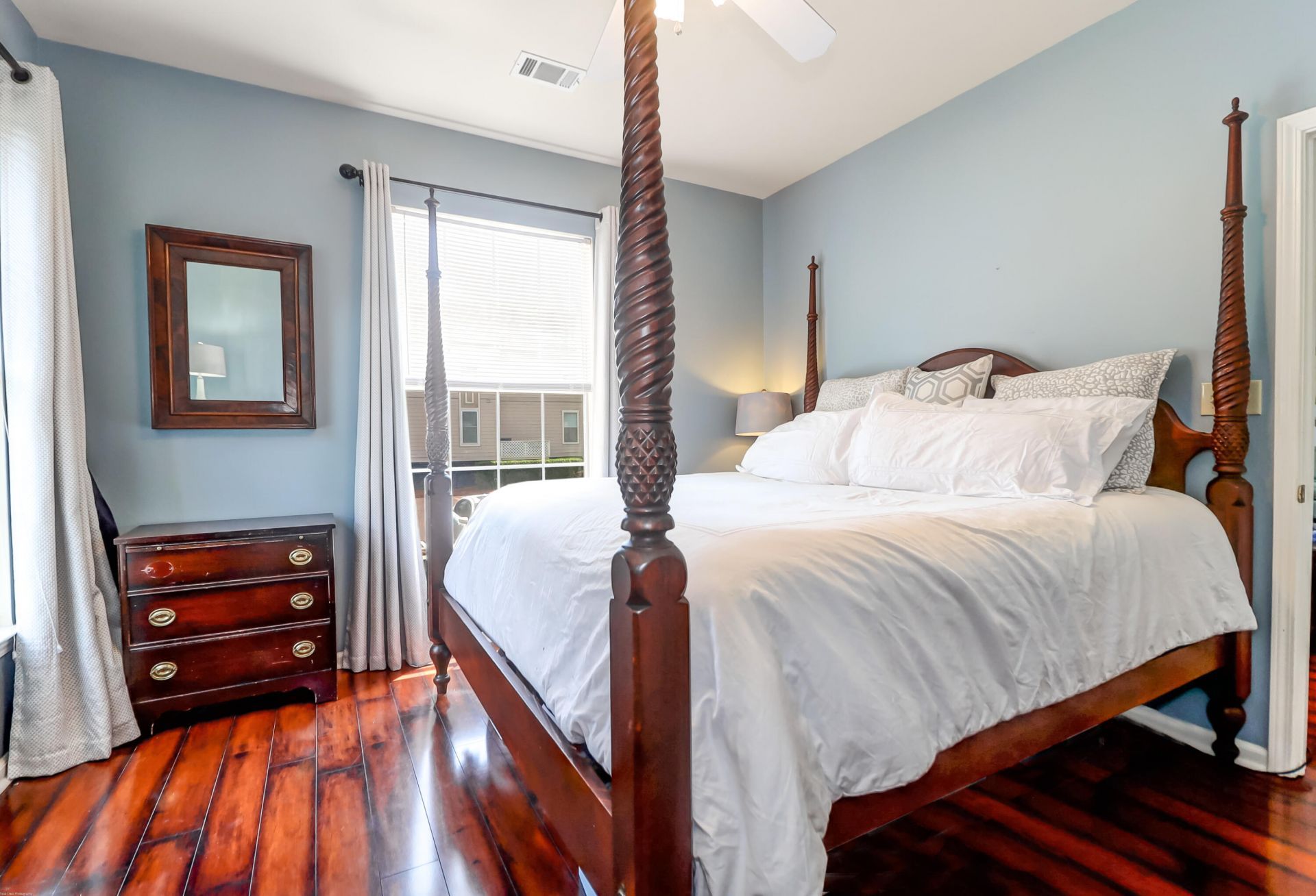 1600 Long Grove Drive Photo 9