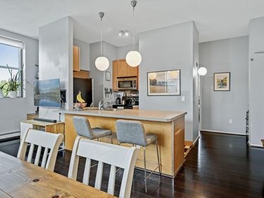 215 7th Street NE, Unit 301, Minneapolis, MN 55413