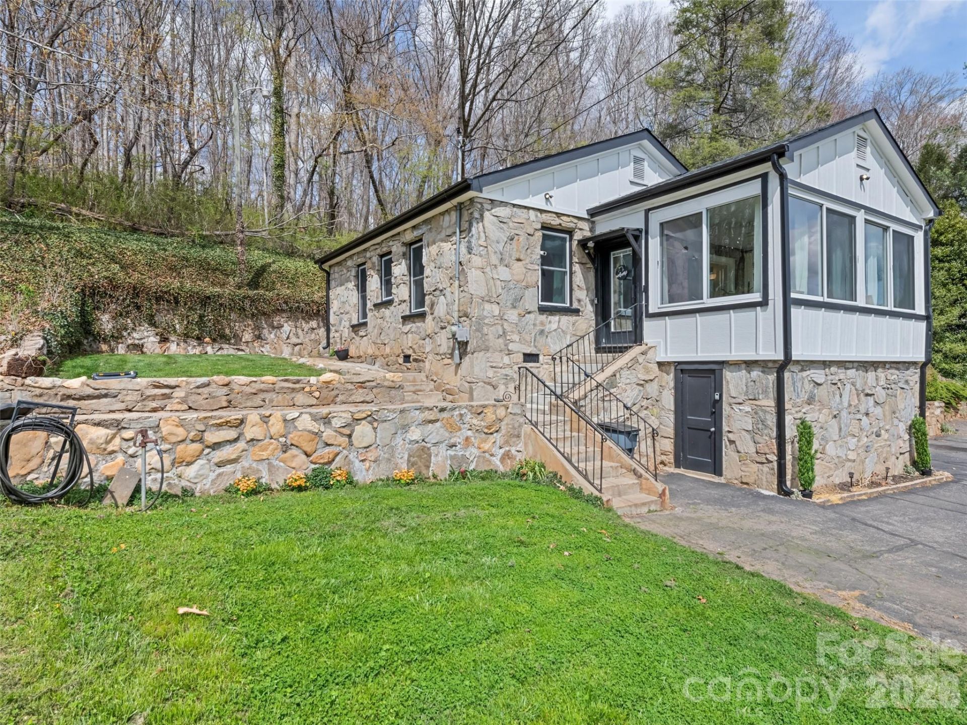 659 Golf Course Road, Waynesville, NC 28786 Main Photo