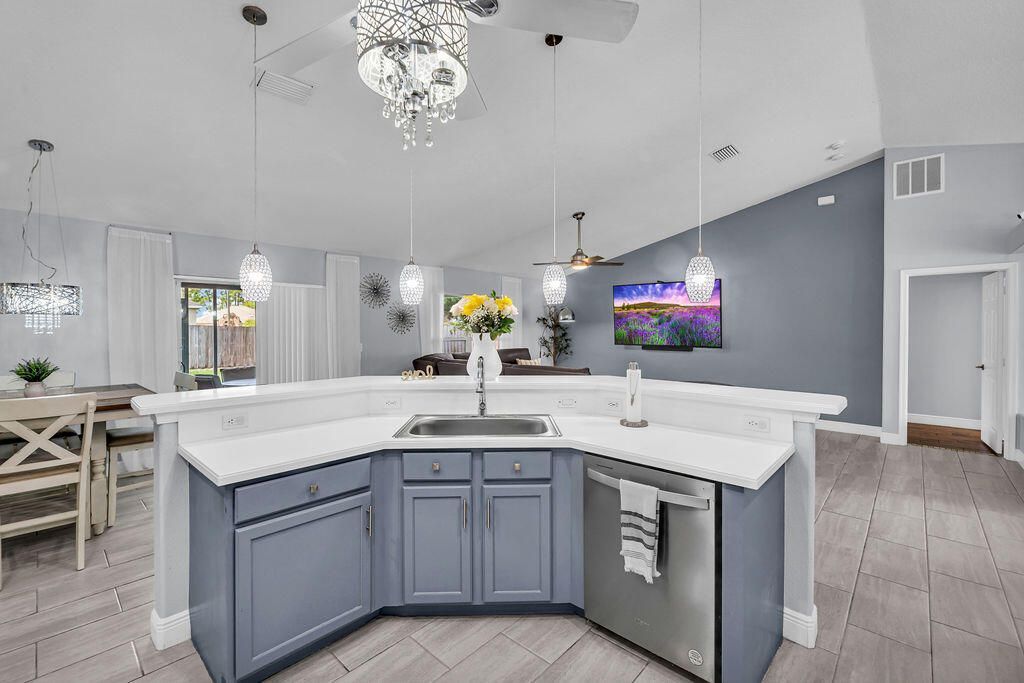 5905 NW Hann Drive, Port Saint Lucie, FL 34986 Photo