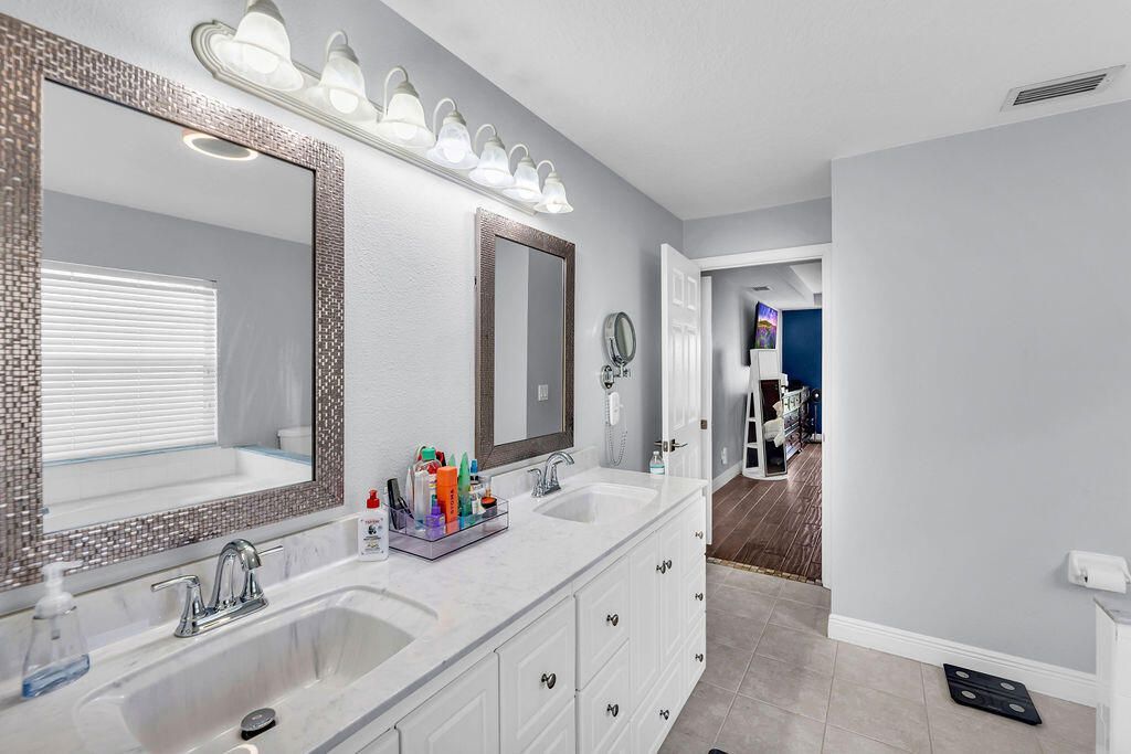 5905 NW Hann Drive, Port Saint Lucie, FL 34986 Photo