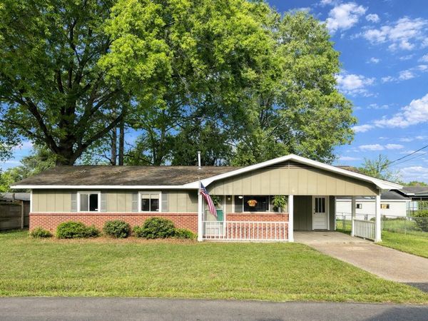 202 Robin Dr., Petal, MS 39465